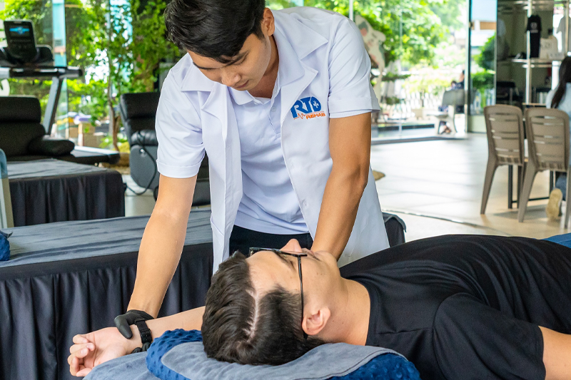 HỘI CHỨNG TENNIS ELBOW: NGUYÊN NHÂN, TRIỆU CHỨNG VÀ GIẢI PHÁP PHỤC HỒI HIỆU QUẢ